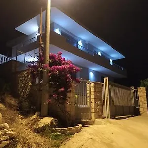 Willa Alimema, Saranda